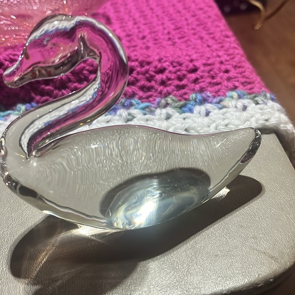 Vintage Alexandrite Neodymium Art Glass swan figurine - Picture 3 of 6
